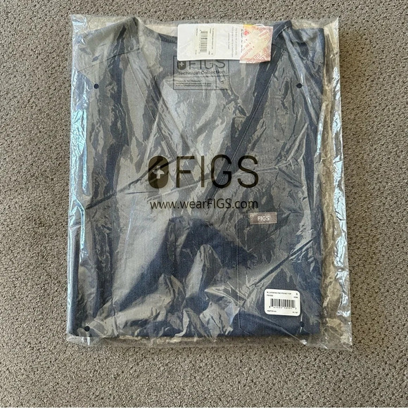 NWT FIGS Catarina Top - Picture 4 of 4